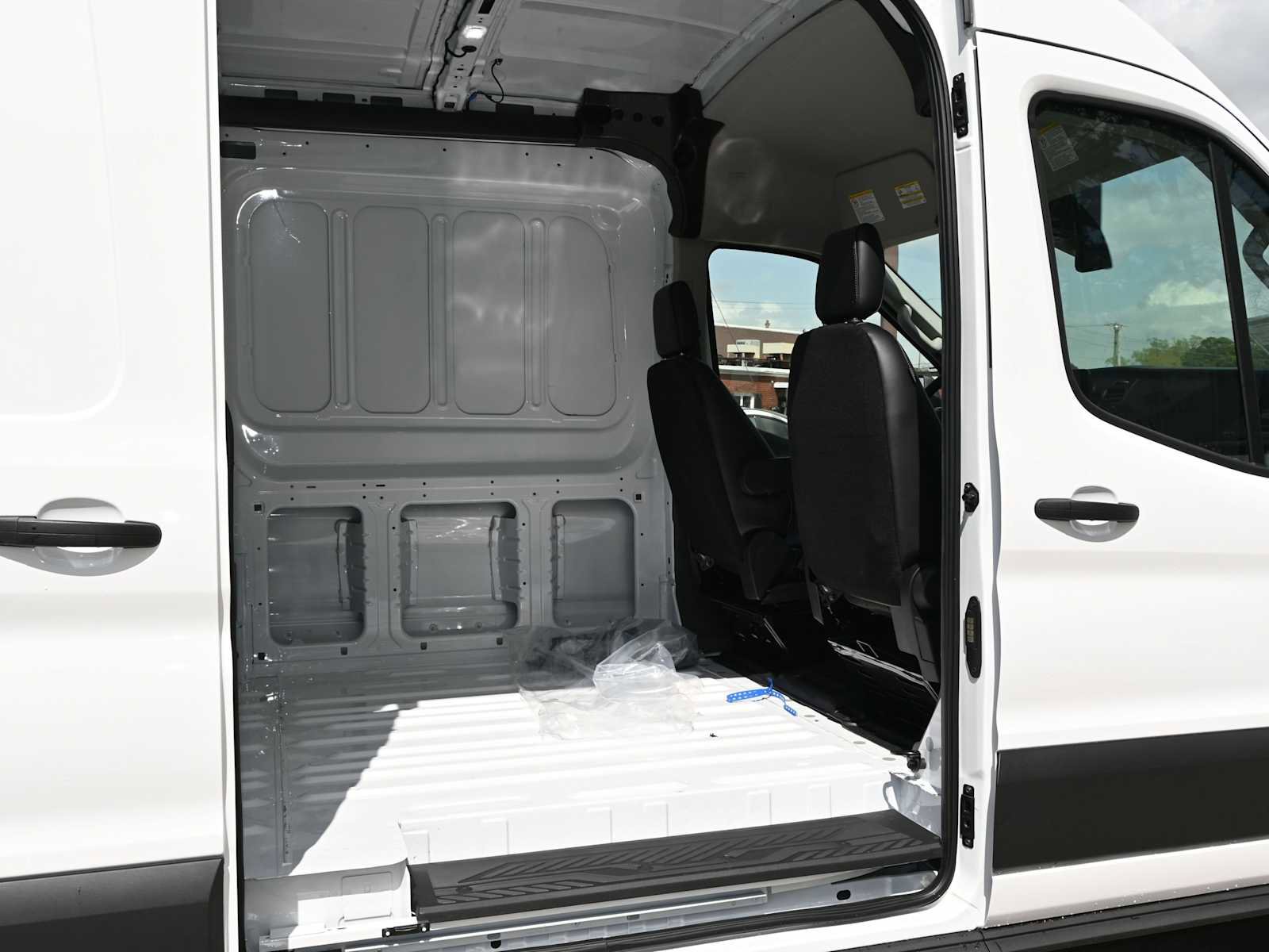 New 2025 Ford Transit 250 148 Medium Roof image 25