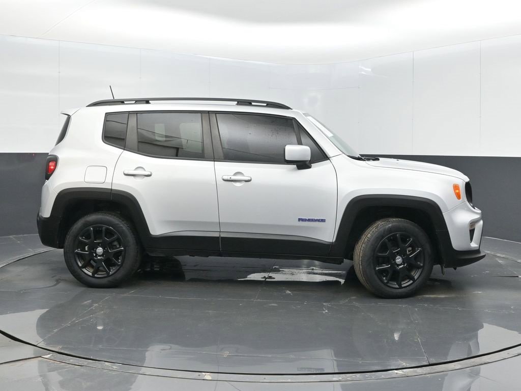 Certified 2020 Jeep Renegade Latitude w/ Cold Weather Group image 8