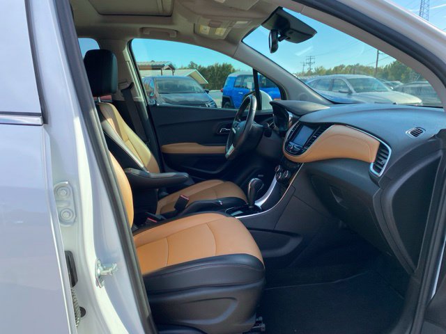 Used 2020 Chevrolet Trax Premier w/ LPO, Cargo Package FWD image 13