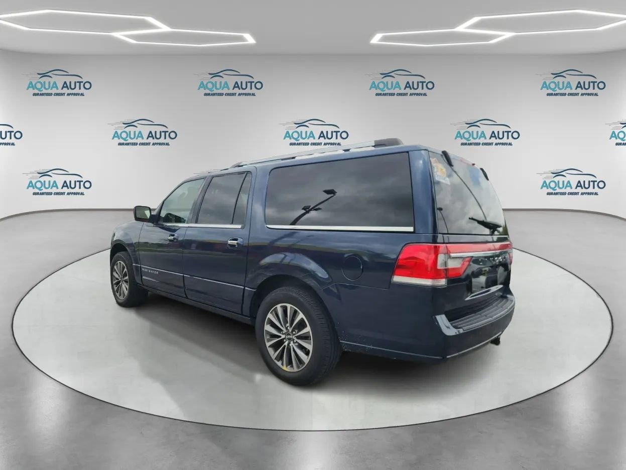Used 2017 Lincoln Navigator L Select RWD image 7