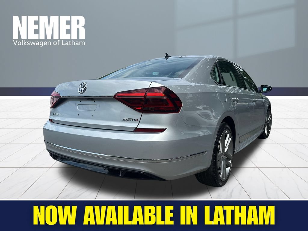 Used 2017 Volkswagen Passat 1.8T R-Line w/ R-Line Lighting Package FWD image 4