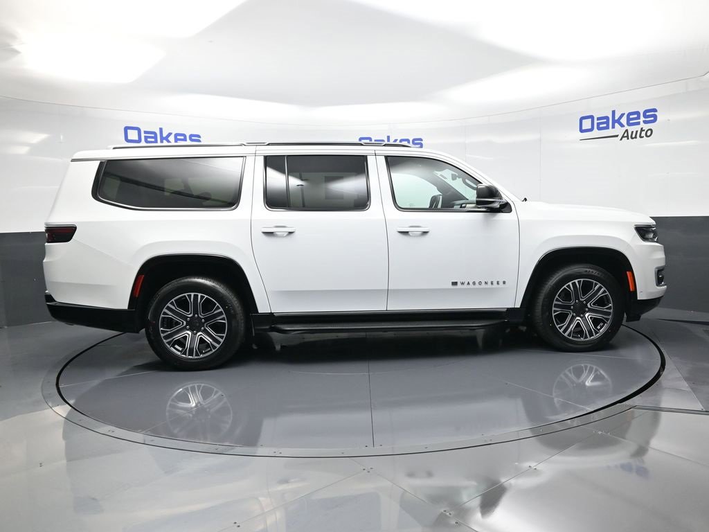 Used 2024 Jeep Wagoneer L Series II w/ Flexible Seating Group image 8