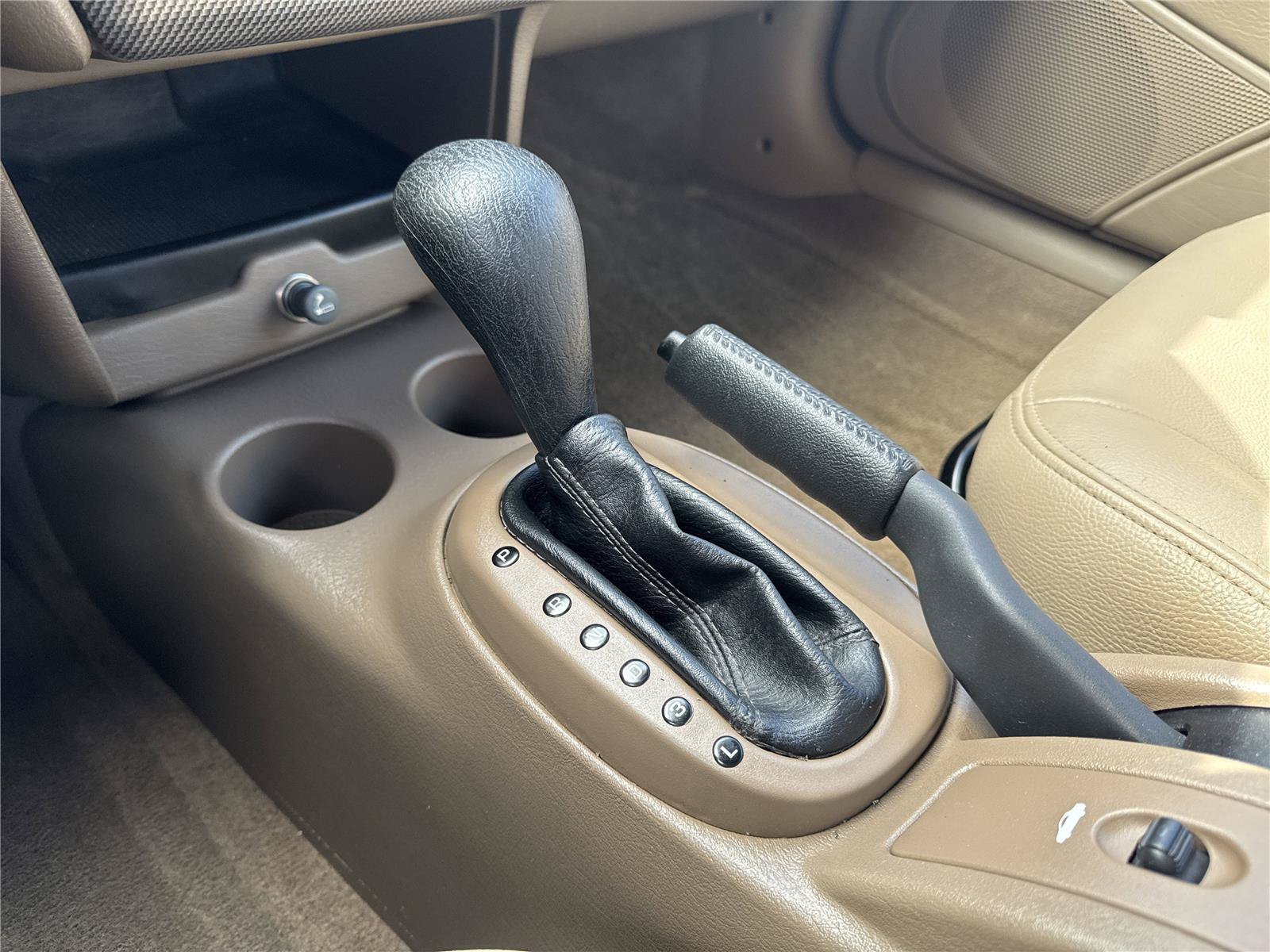 Used 2003 Chrysler Sebring GTC FWD image 23