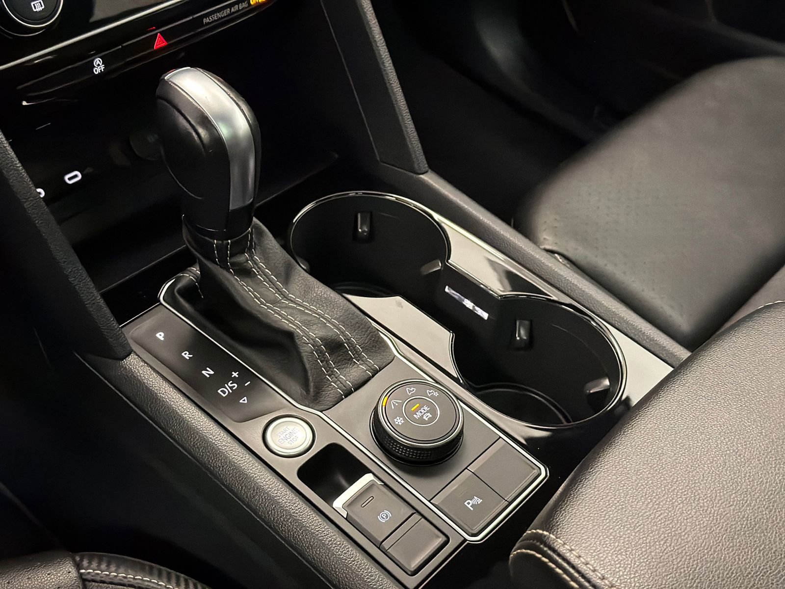 Used 2021 Volkswagen Atlas Cross Sport SEL image 29