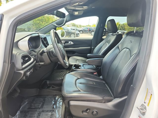 Used 2022 Chrysler Pacifica Touring-L w/ S Appearance Package FWD image 14