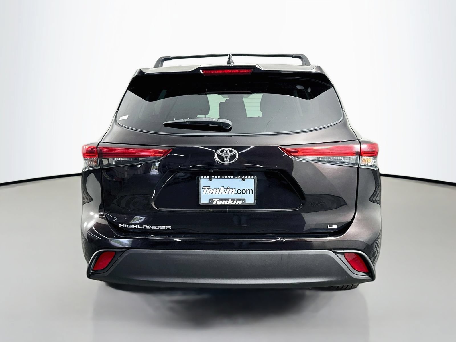 Used 2021 Toyota Highlander LE FWD image 6