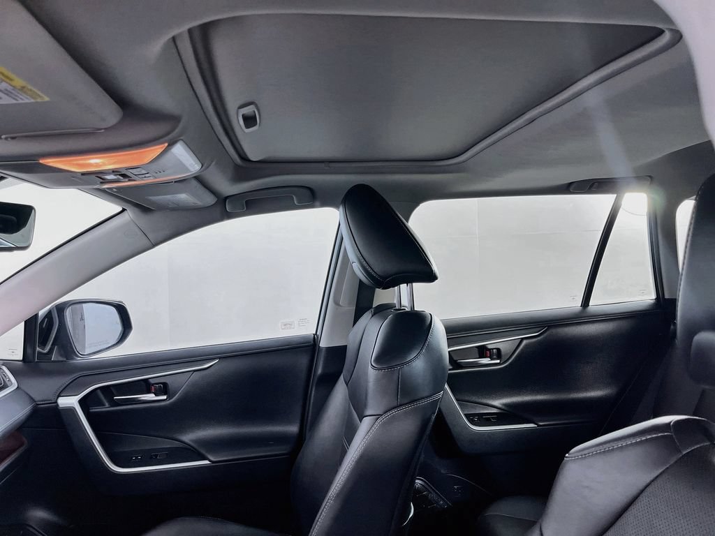 Used 2019 Toyota RAV4 Limited w/ Cold Weather Package FWD image 24