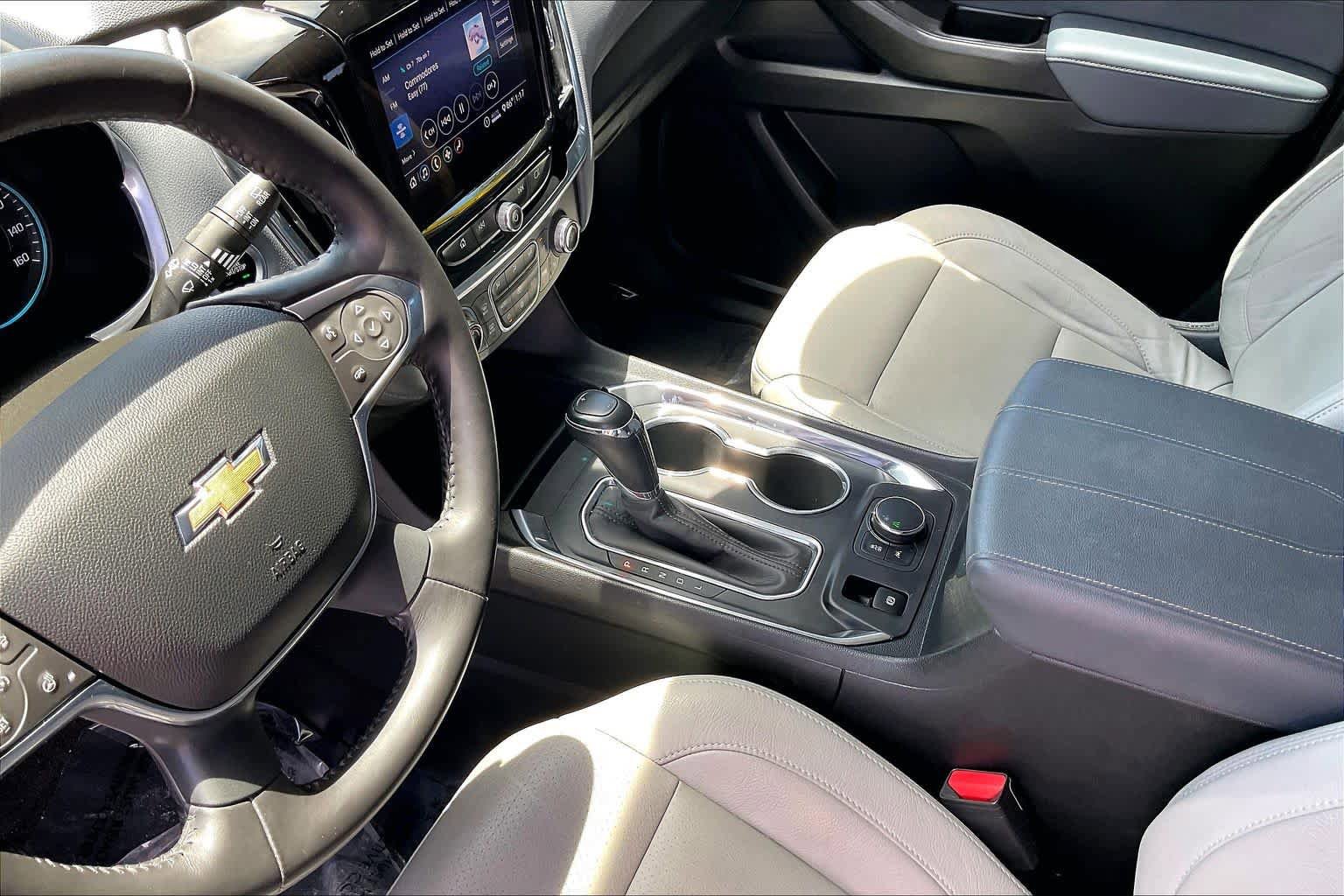 Used 2020 Chevrolet Traverse LT FWD image 17