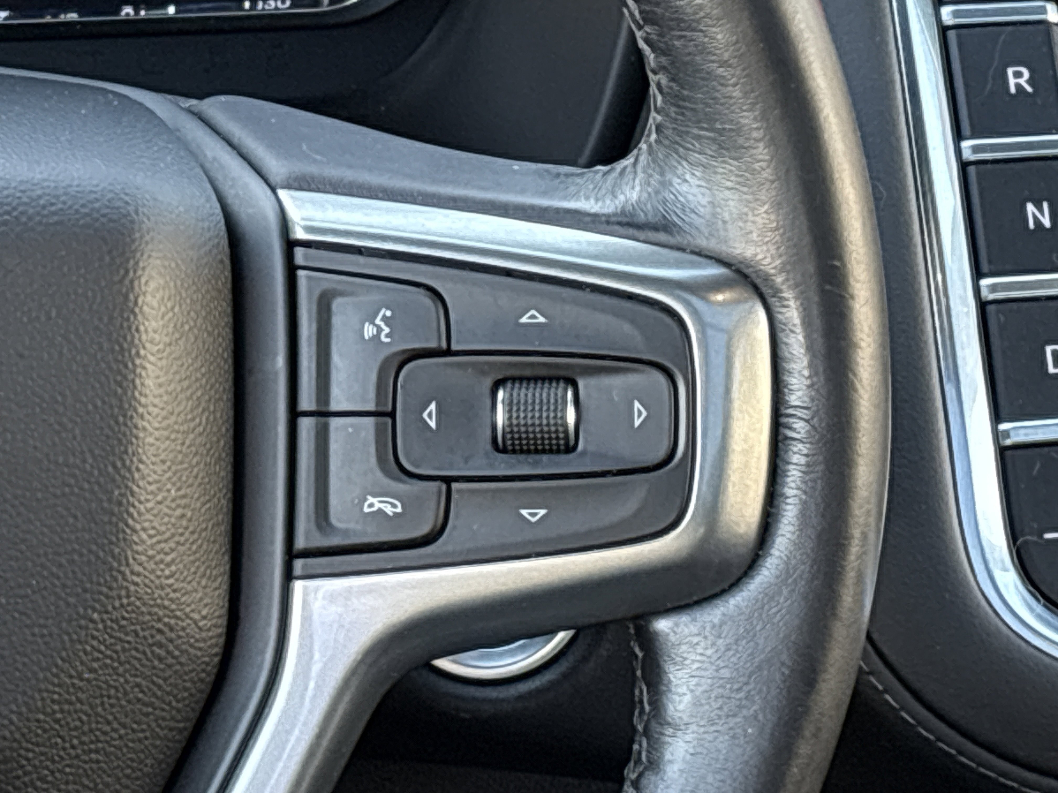 Used 2022 Chevrolet Tahoe LT w/ Luxury Package image 23