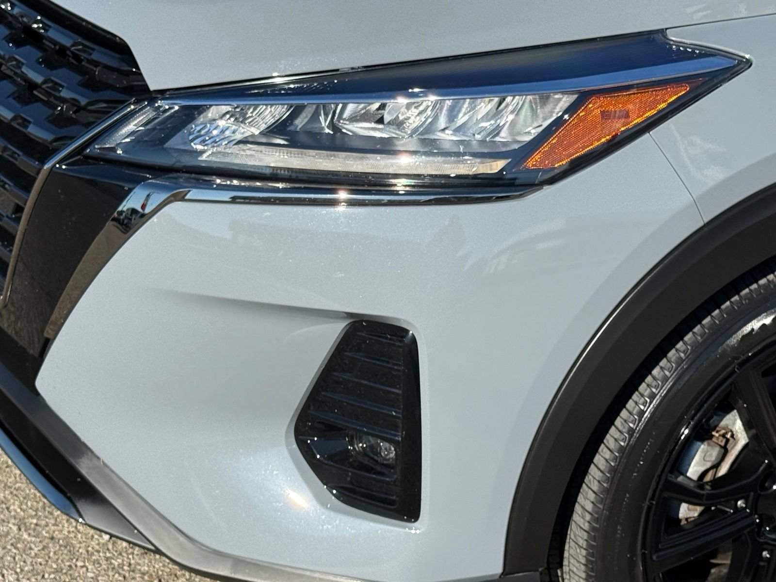 Used 2023 Nissan Kicks SR w/ SR Premium Package FWD image 11