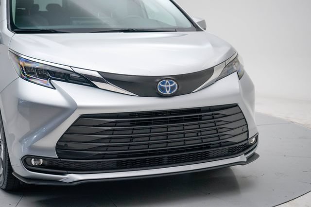 Used 2025 Toyota Sienna XLE FWD image 9