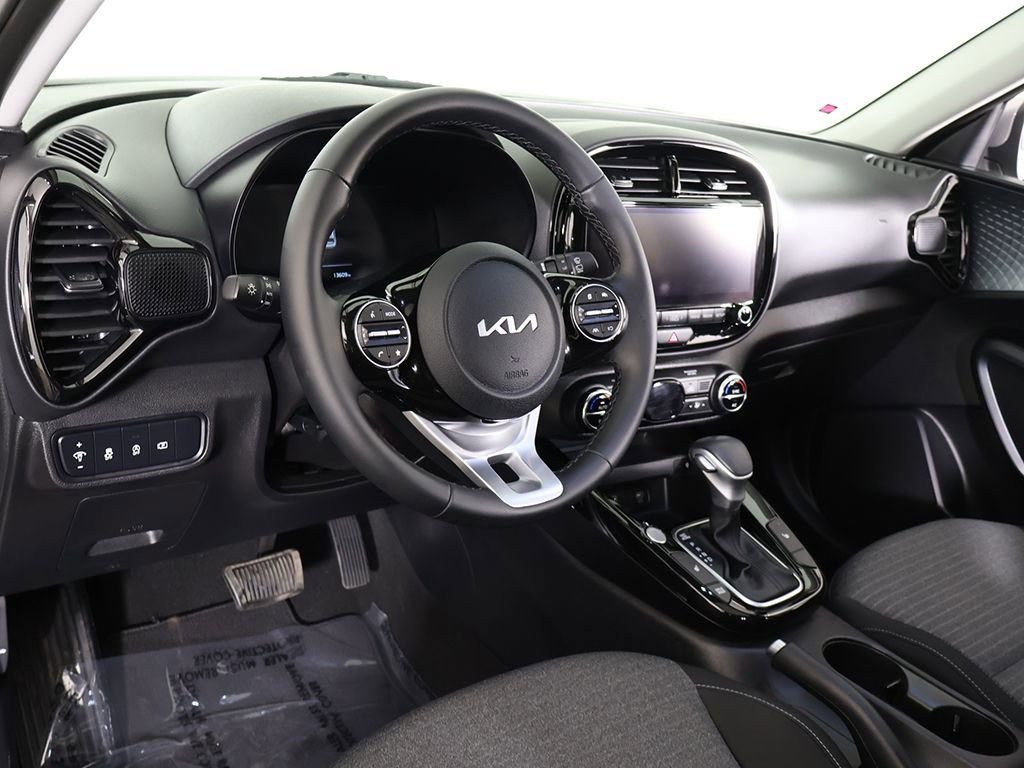 Used 2023 Kia Soul EX image 28