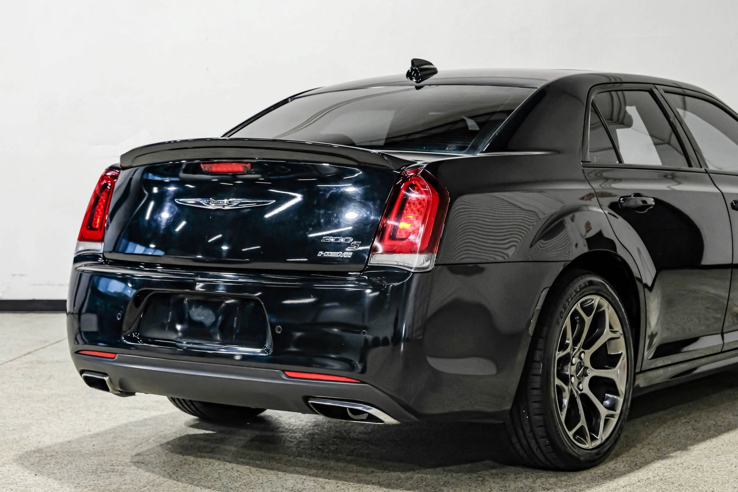 Used 2015 Chrysler 300 S w/ 300S Premium Group RWD image 16