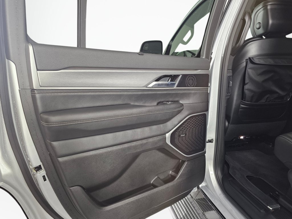 New 2026 Jeep Grand Wagoneer Limited AWD/4WD image 32