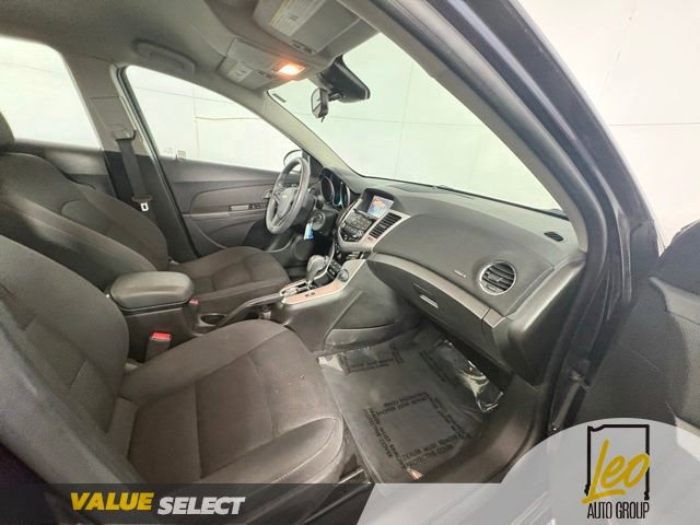 Used 2015 Chevrolet Cruze LT w/ Technology Package FWD image 8