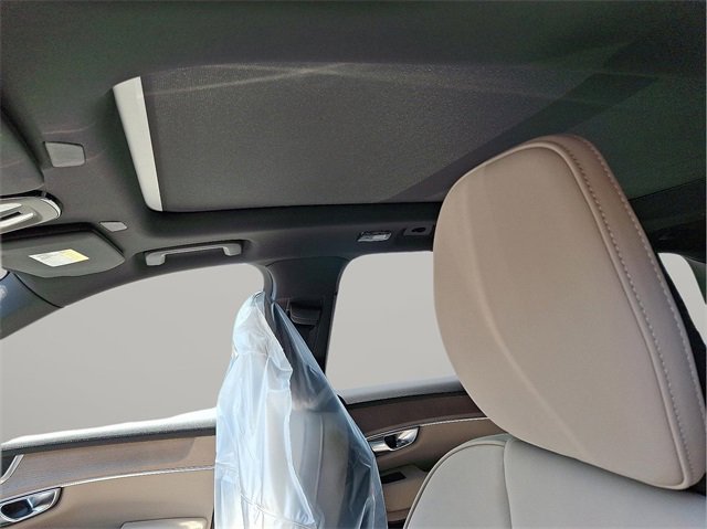 New 2026 Volvo XC90 B5 Plus image 10