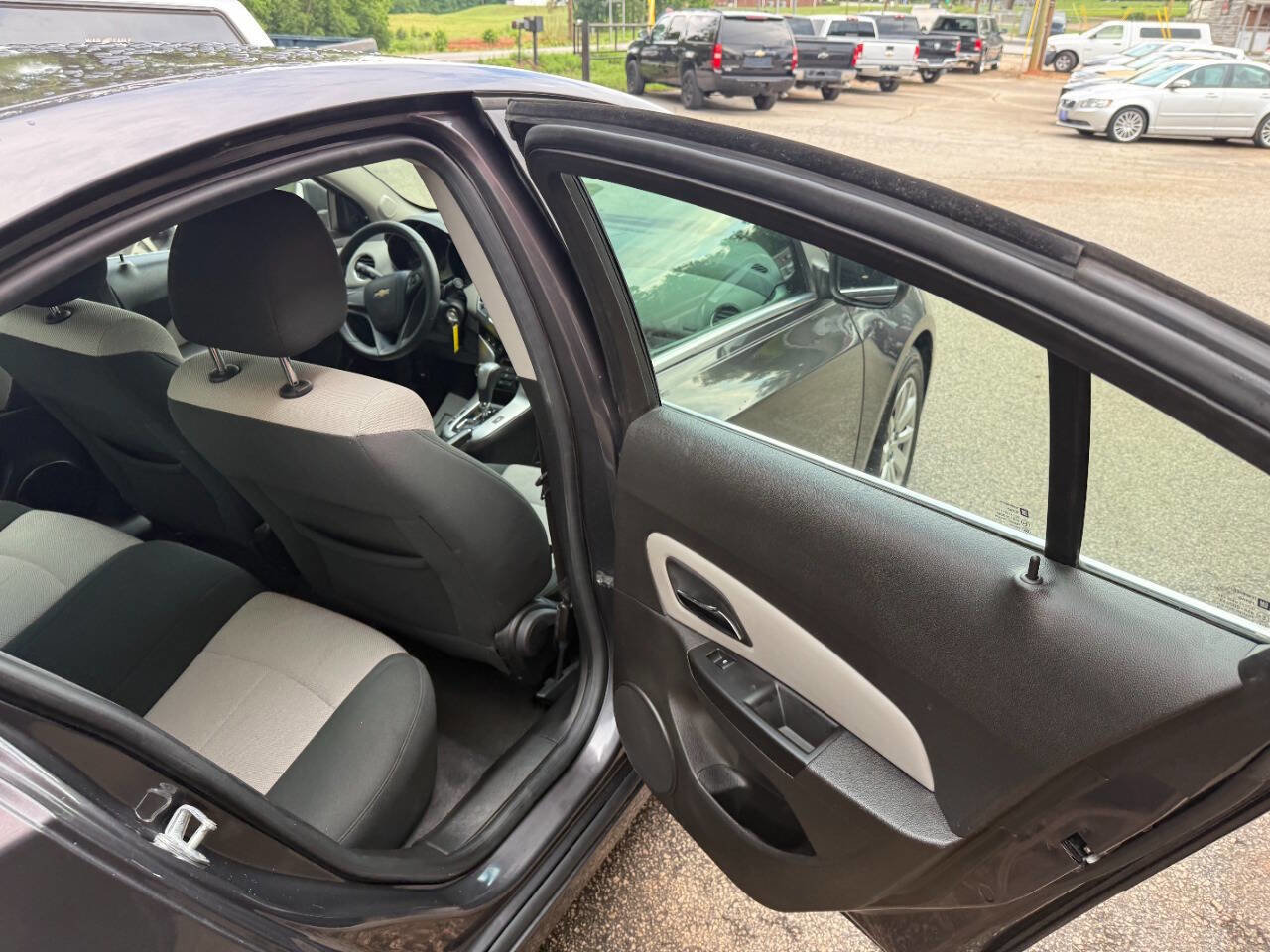 Used 2011 Chevrolet Cruze LS w/ Connectivity Package FWD image 14