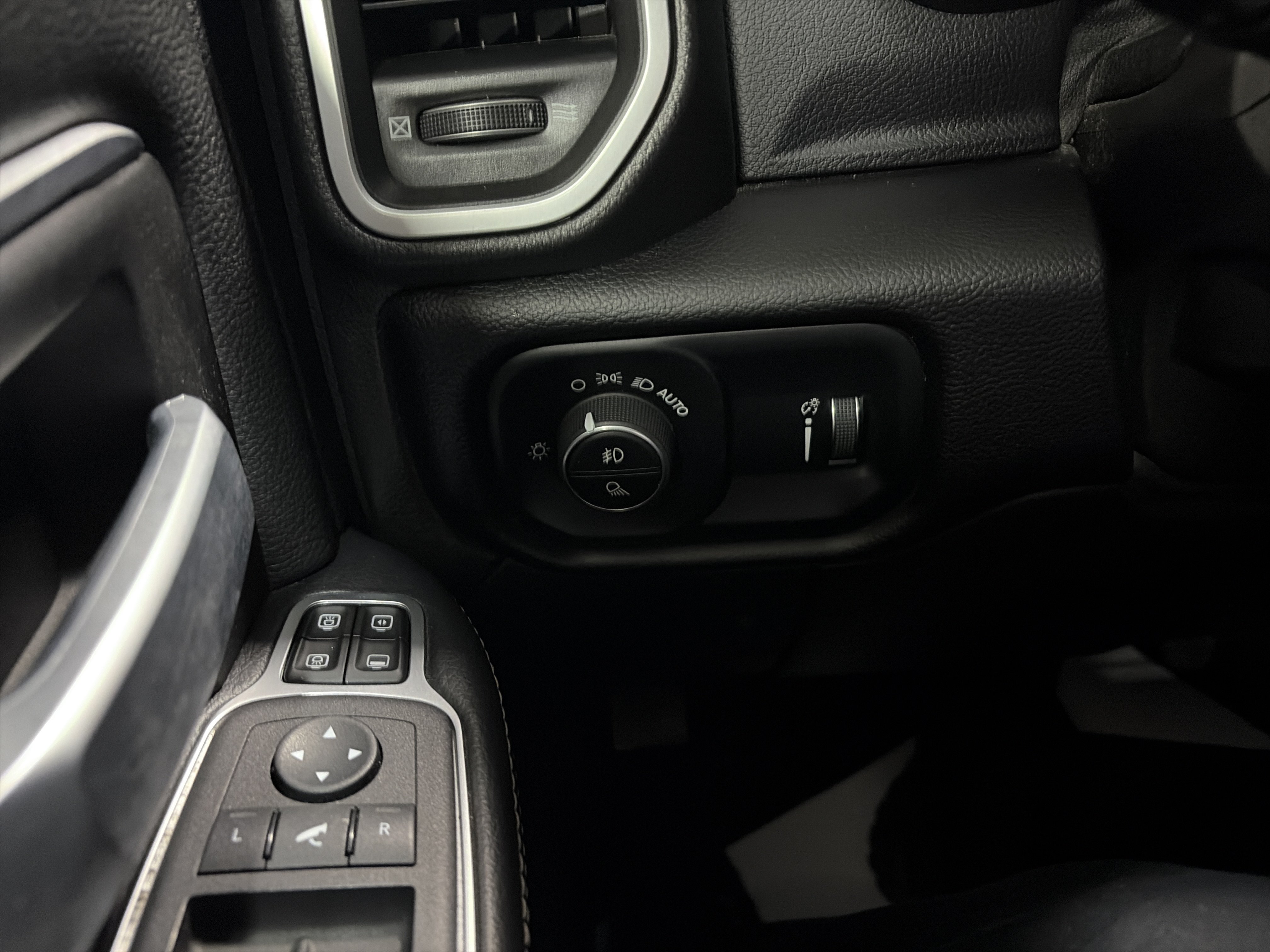 Used 2024 RAM 2500 Big Horn AWD/4WD image 17