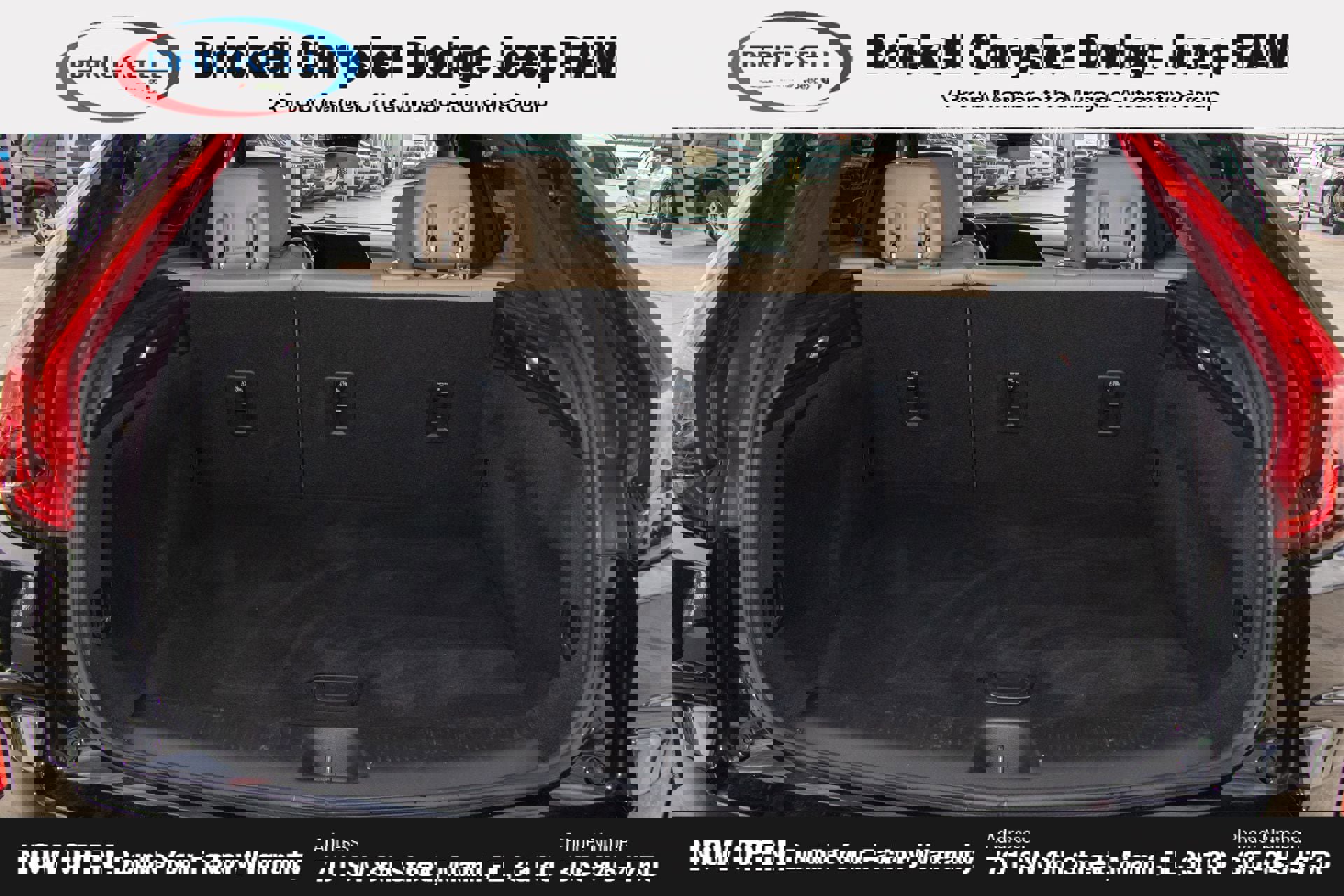 Used 2024 Cadillac XT4 Luxury w/ Cold Weather Package FWD image 9