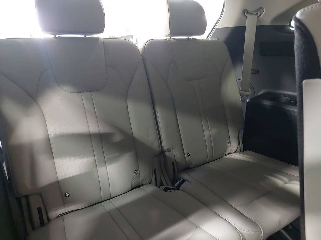 Used 2025 Kia Sorento S FWD image 12