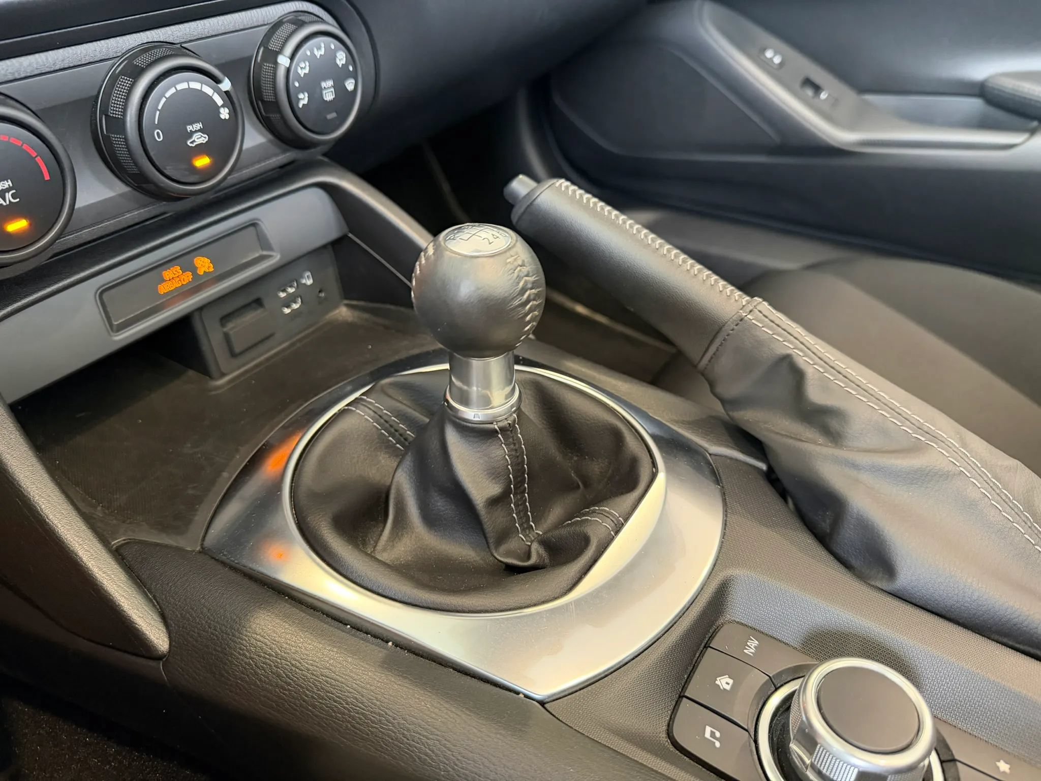 Used 2022 MAZDA MX-5 Miata Sport RWD image 13