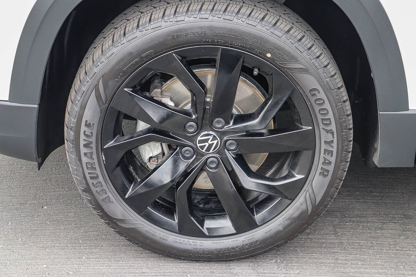 Used 2023 Volkswagen Taos SE w/ Panoramic Sunroof Package FWD image 12