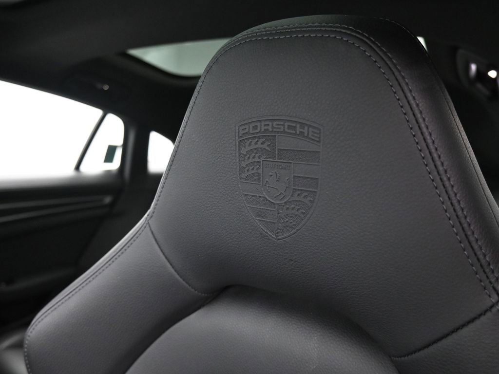 Certified 2023 Porsche Panamera Platinum Edition image 8