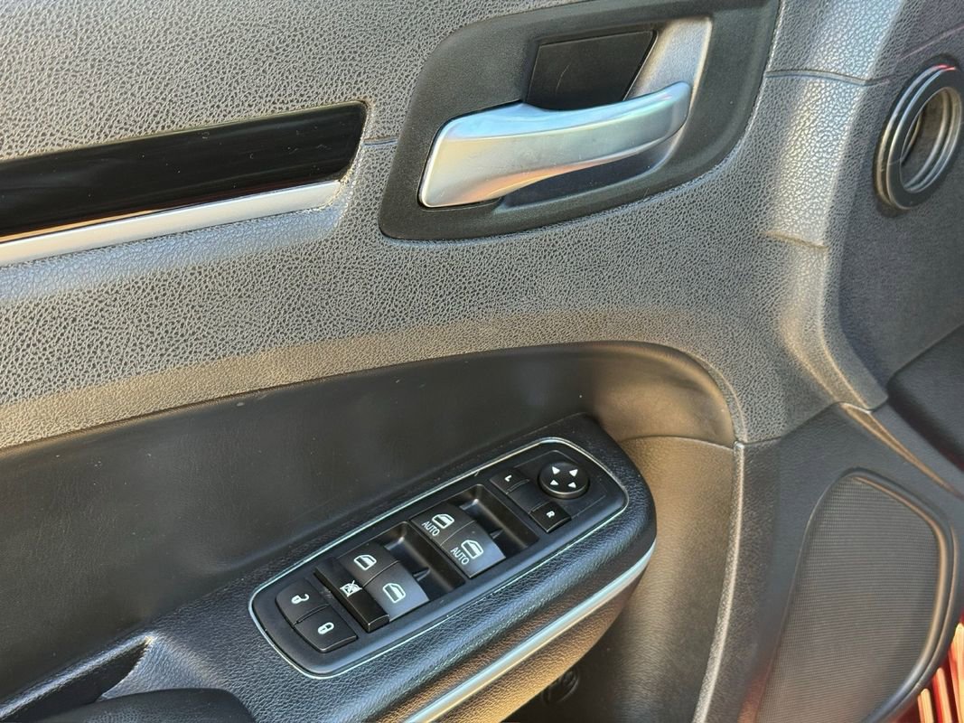 Used 2019 Chrysler 300 S image 11