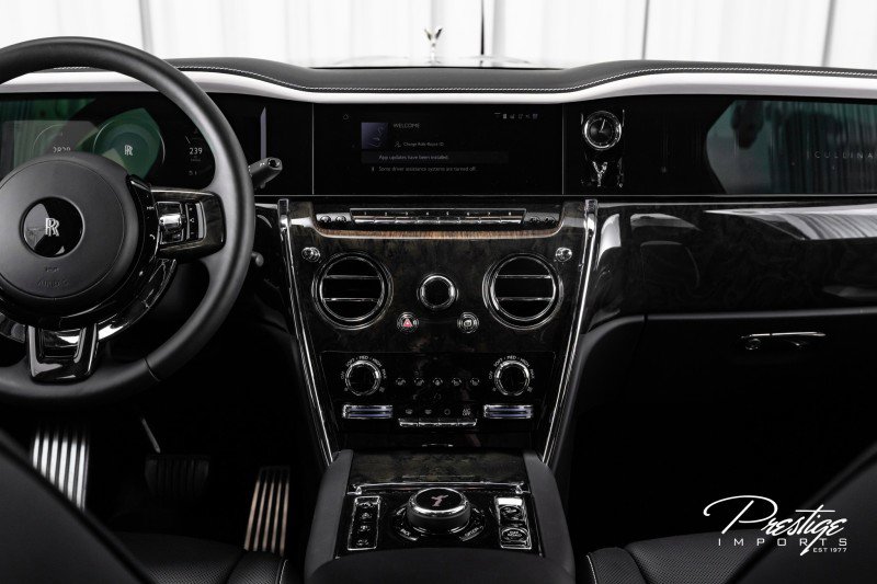 Used 2025 Rolls-Royce Cullinan image 35