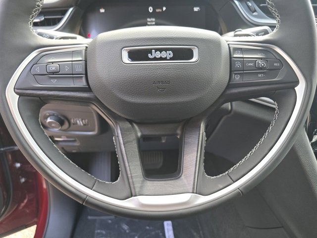 Used 2025 Jeep Grand Cherokee L Limited image 37