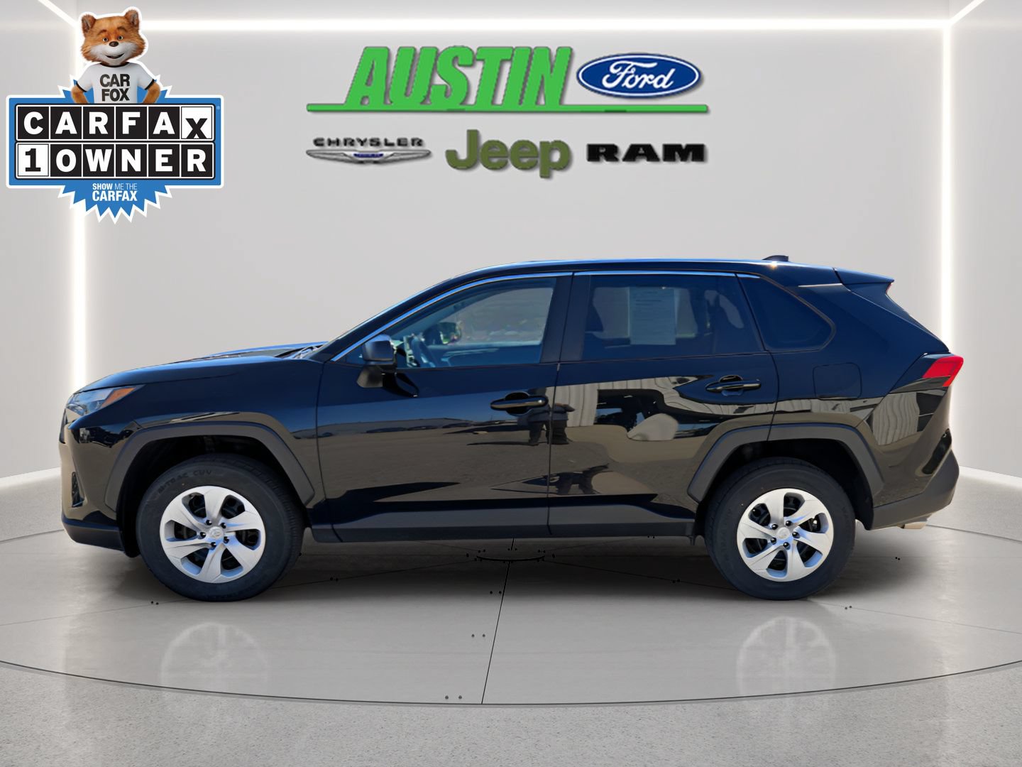 Used 2024 Toyota RAV4 LE AWD/4WD image 2