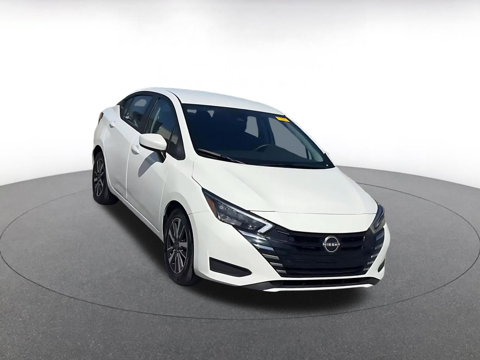 Used 2025 Nissan Versa SV image 3