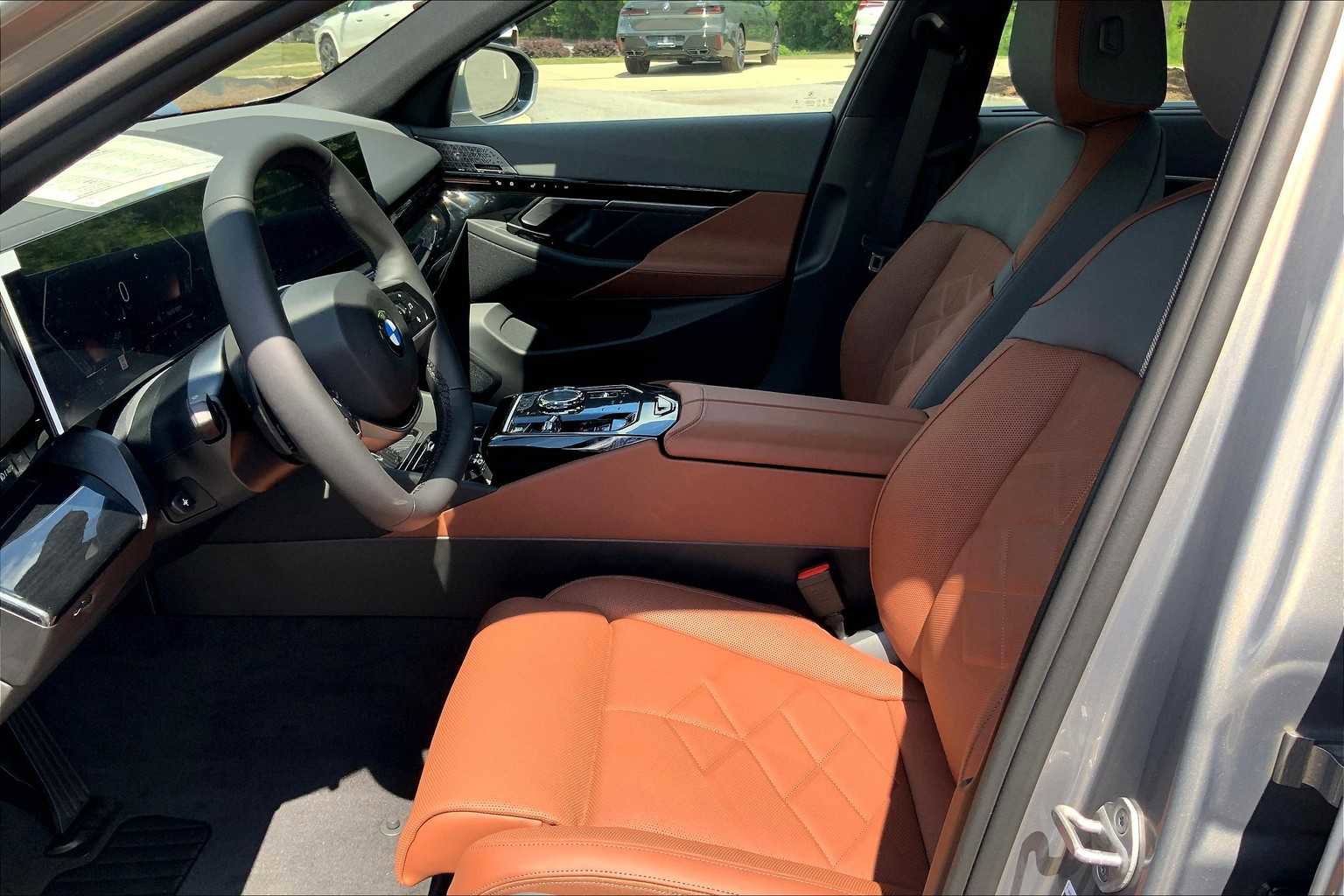 Used 2026 BMW 530i w/ Executive Package RWD image 7