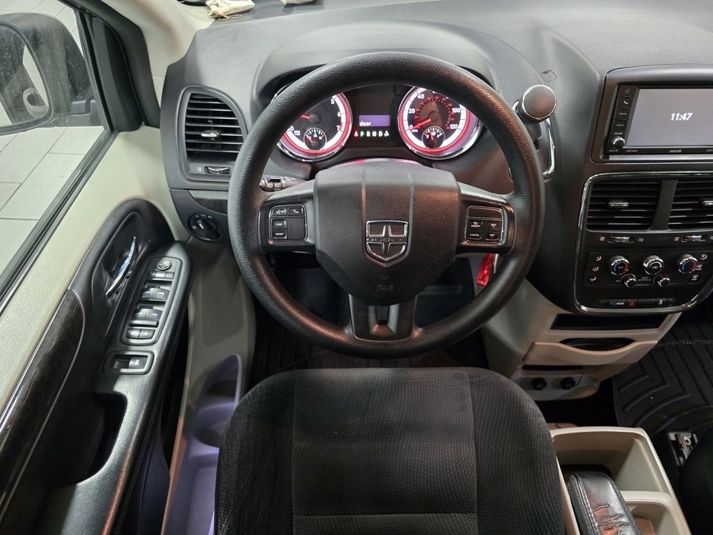 Used 2019 Dodge Grand Caravan SE w/ UConnect Hands-Free Group image 22