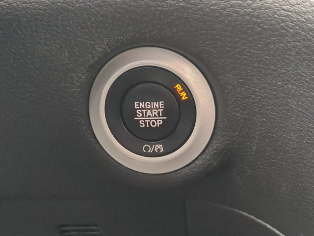 Used 2025 Chrysler Pacifica Limited FWD image 37