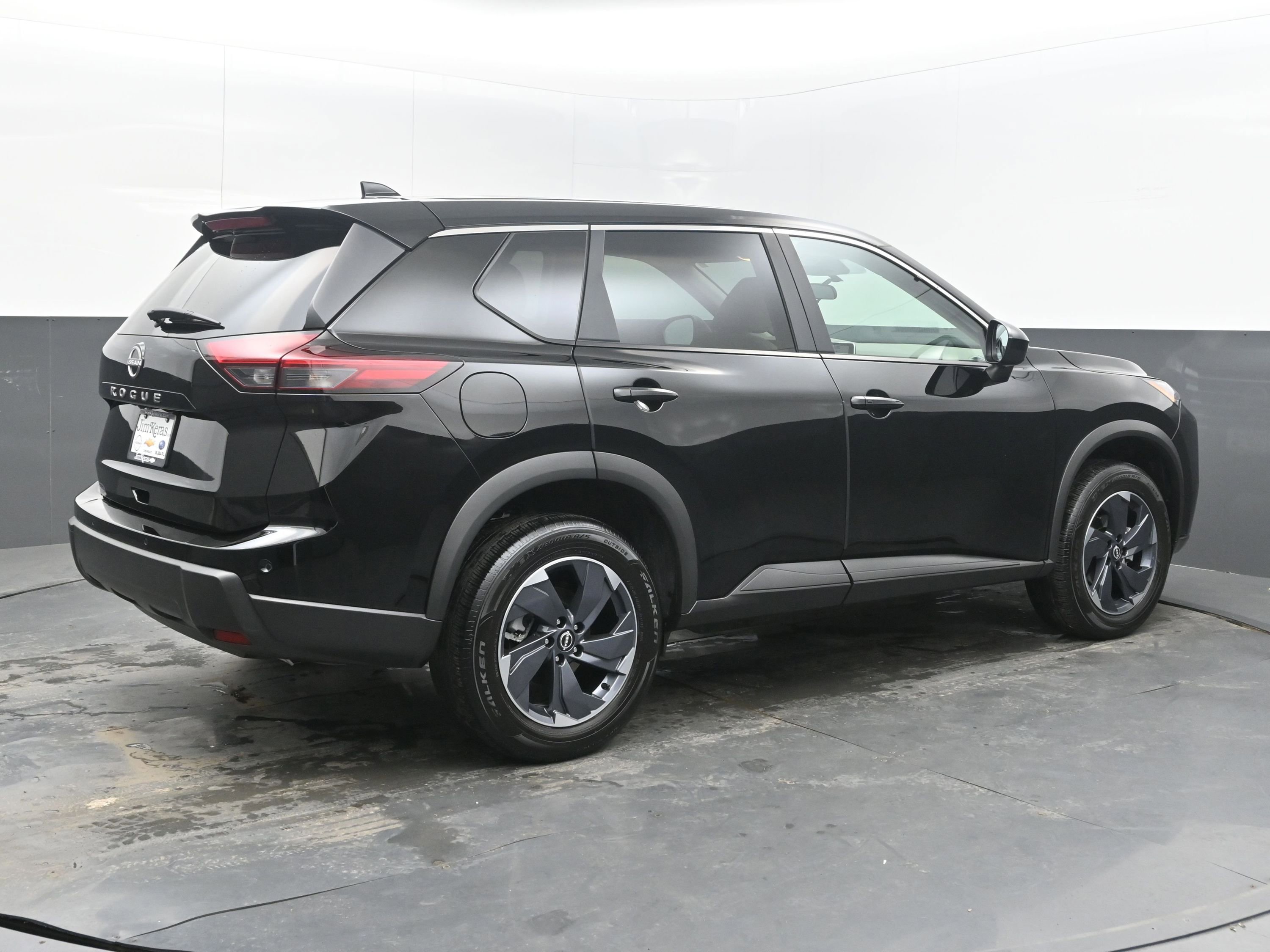 Used 2025 Nissan Rogue SV image 9