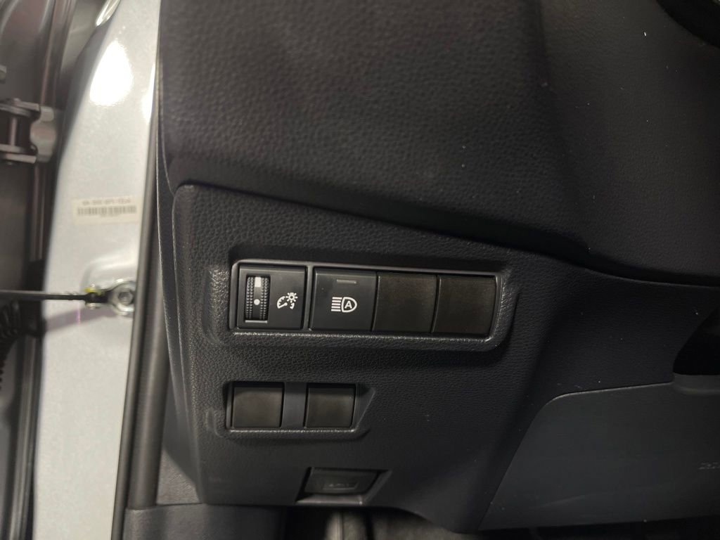 Certified 2025 Toyota Corolla Cross LE image 30