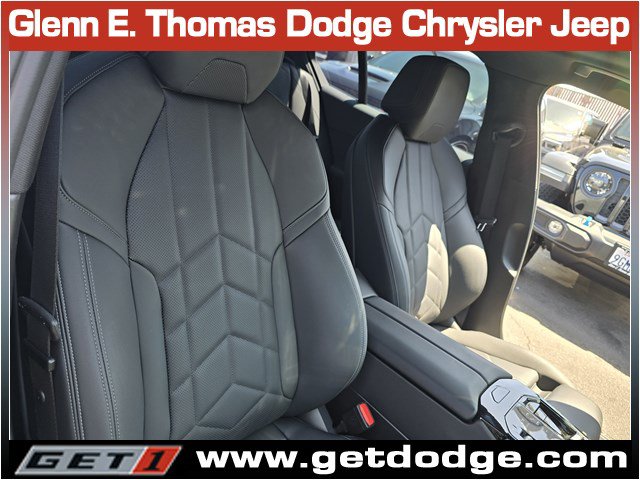 Used 2025 BMW 530i w/ M Sport Package RWD image 34