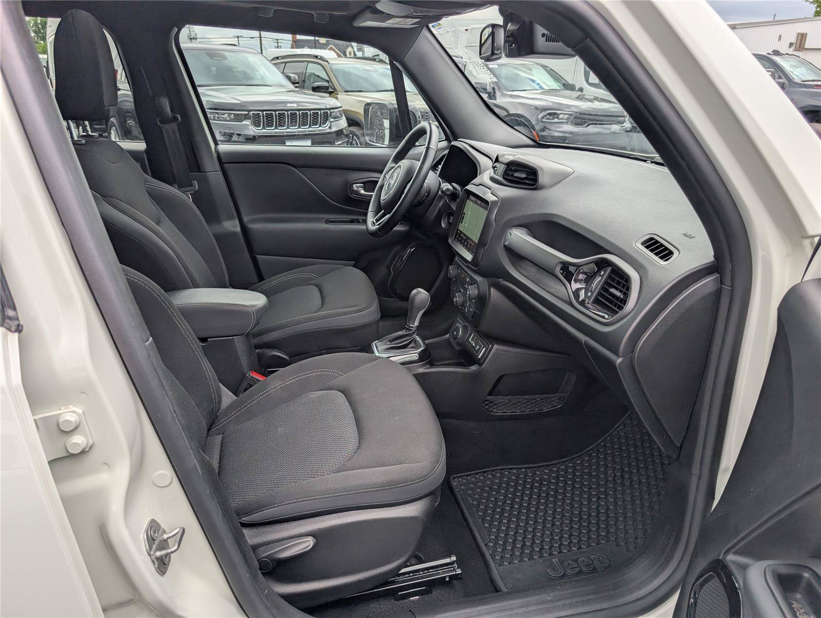 Used 2022 Jeep Renegade Altitude w/ Sun/Sound Group AWD/4WD image 11
