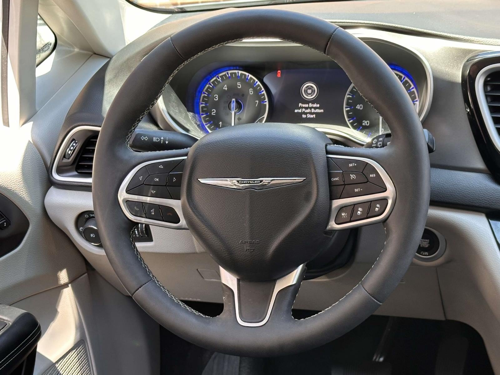 Used 2024 Chrysler Pacifica Touring-L FWD image 19
