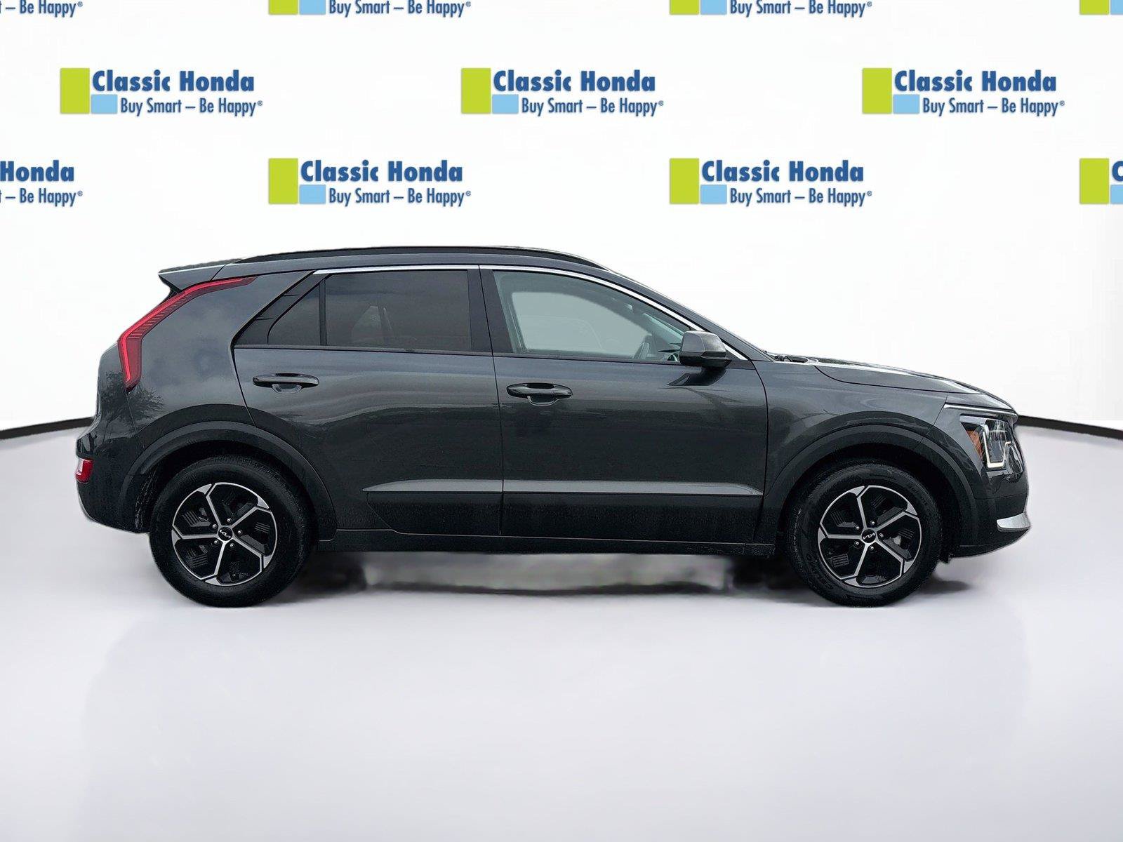 Used 2025 Kia Niro LX FWD image 9