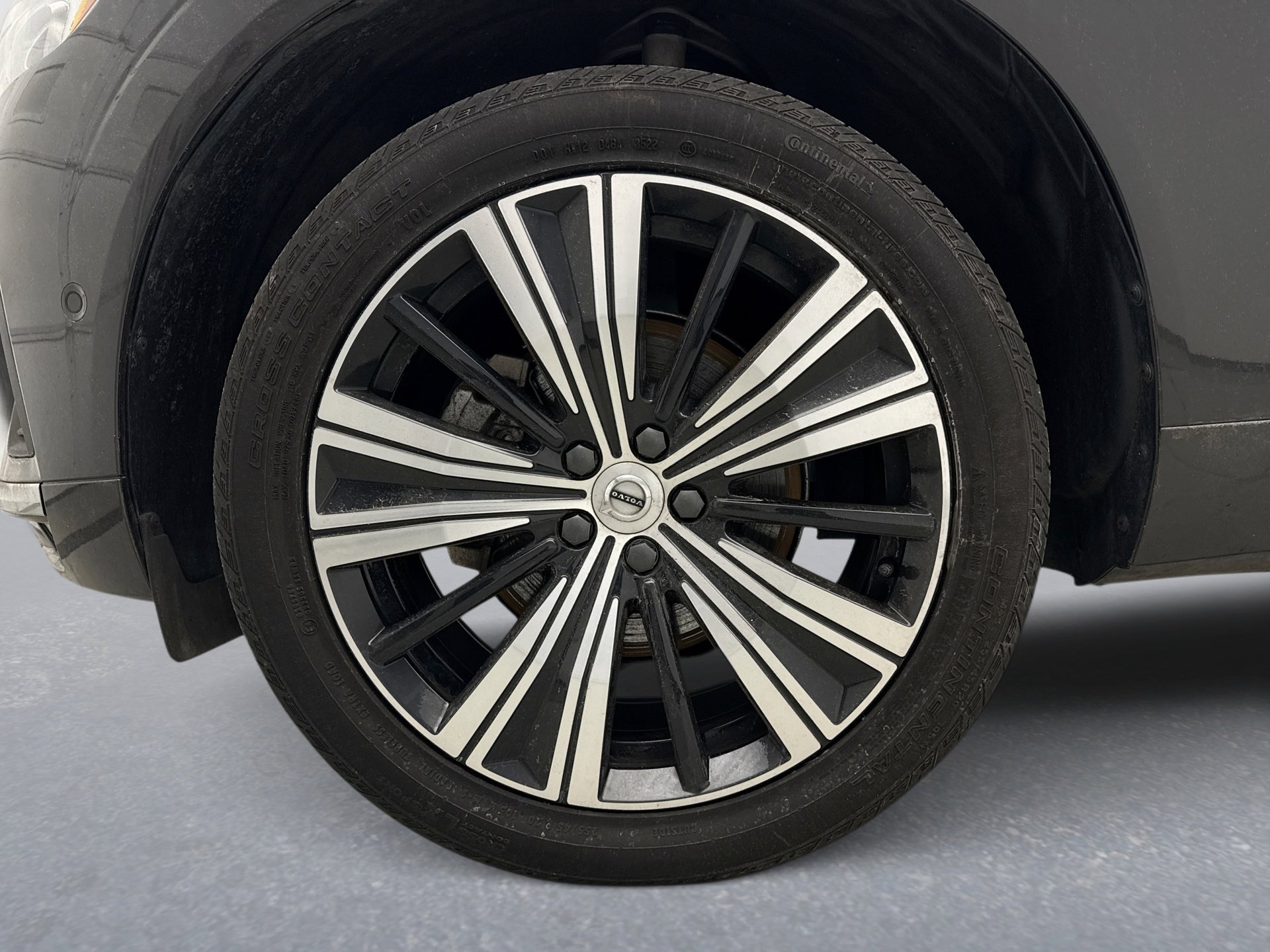 Used 2023 Volvo XC60 B5 Plus w/ Protection Package Premier image 5