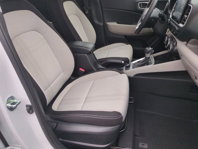 Certified 2025 Hyundai Venue SEL image 18