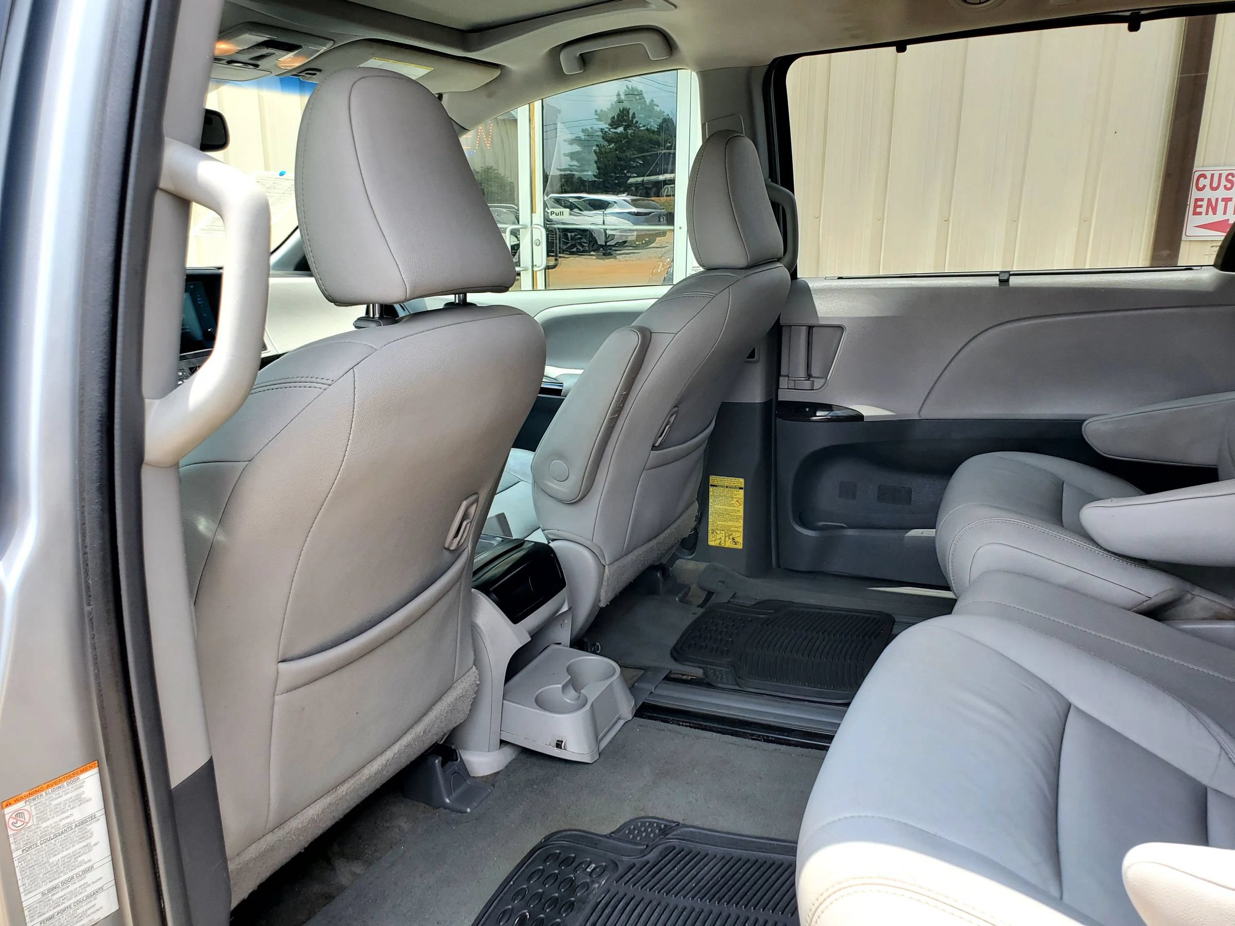Used 2015 Toyota Sienna XLE FWD image 28