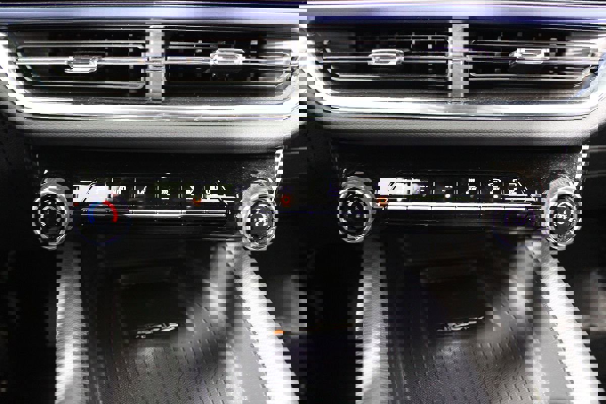 Used 2025 Chevrolet Equinox EV LT w/ Convenience Package image 23