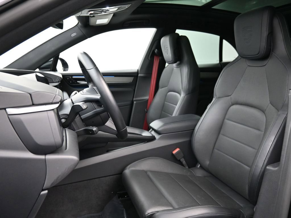 Certified 2025 Porsche Macan 4S Electric image 5