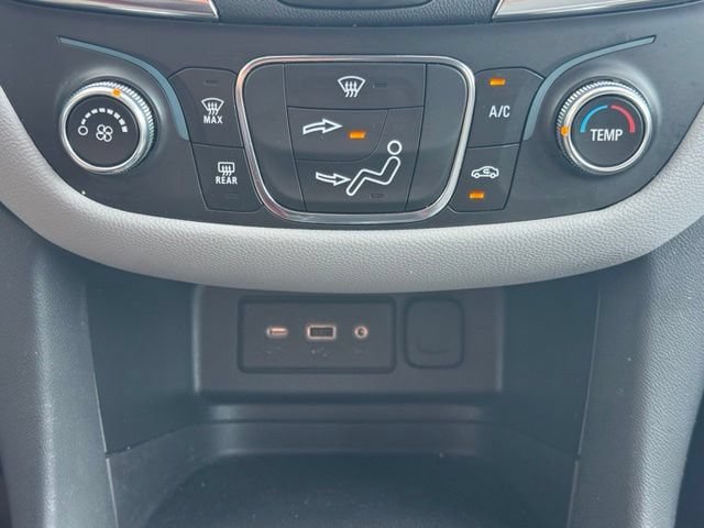 Used 2021 Chevrolet Equinox LS w/ LS Convenience Package FWD image 27
