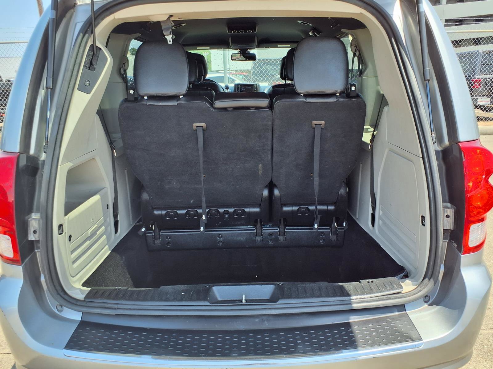 Used 2019 Dodge Grand Caravan SXT FWD image 23