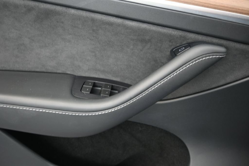 Used 2023 Tesla Model Y Long Range AWD/4WD image 12