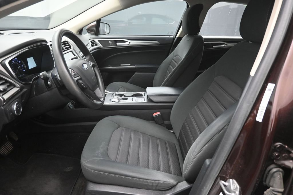 Used 2019 Ford Fusion SE FWD image 18
